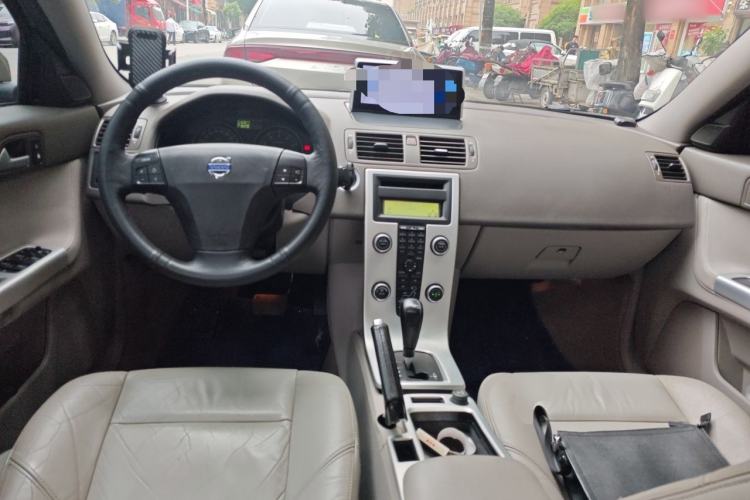 Used Volvo S40 2011 2.0L Automatic Zhiya Edition Center Console
