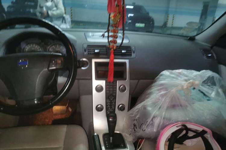 Used Volvo S40 2011 2.0L Automatic Zhiya Edition Center Console