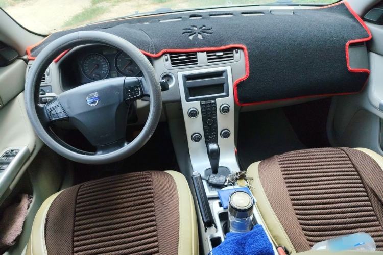 Used Volvo S40 2011 2.0L Automatic Zhiya Edition Center Console