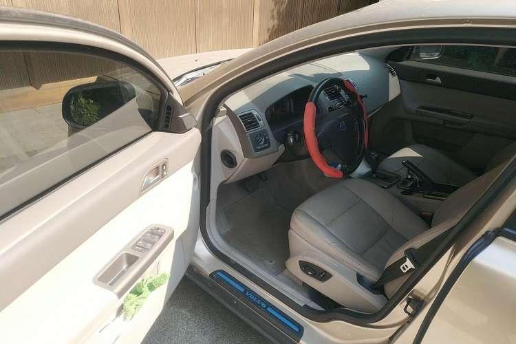 Used Volvo S40 2011 2.0L Automatic ZhiShang Edition Driver Seat