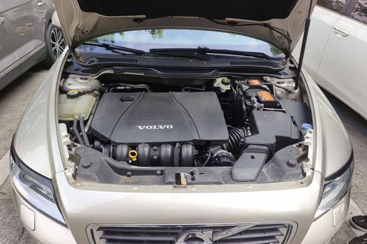 Used Volvo S40 2011 2.0L Automatic Zhiya Edition Engine Bay