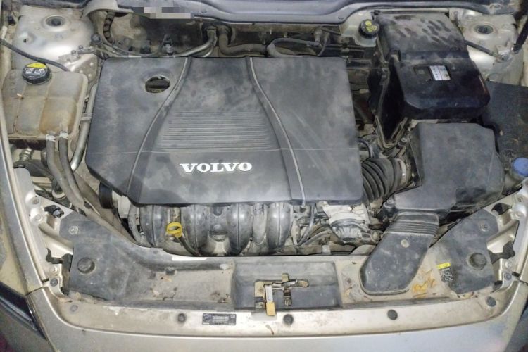 Used Volvo S40 2011 2.0L Automatic ZhiShang Edition Engine Bay