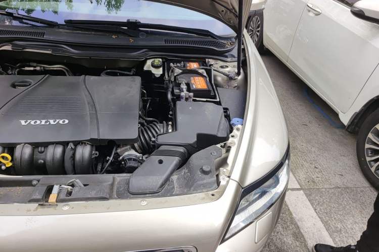 Used Volvo S40 2011 2.0L Automatic Zhiya Edition Engine Bay Left