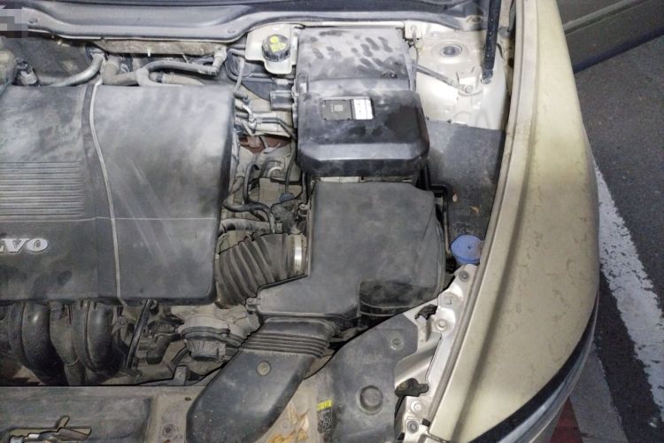 Used Volvo S40 2011 2.0L Automatic ZhiShang Edition Engine Bay Left