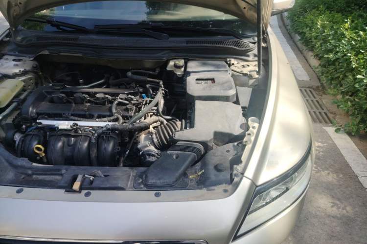 Used Volvo S40 2011 2.0L Automatic ZhiShang Edition Engine Bay Left