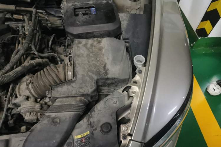 Used Volvo S40 2011 2.0L Automatic Zhiya Edition Engine Bay Left