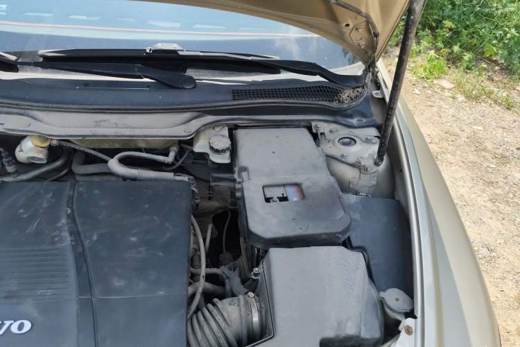 Used Volvo S40 2011 2.0L Automatic Zhiya Edition Engine Bay Left