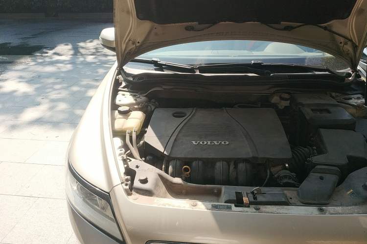 Used Volvo S40 2011 2.0L Automatic ZhiShang Edition Engine Bay Right