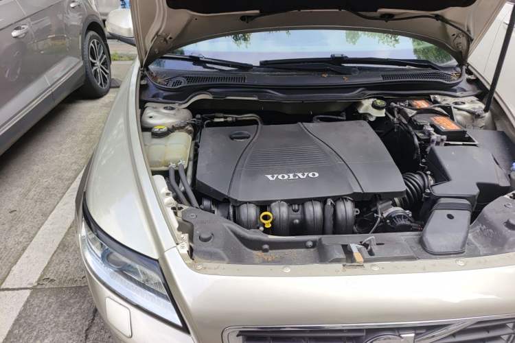 Used Volvo S40 2011 2.0L Automatic Zhiya Edition Engine Bay Right