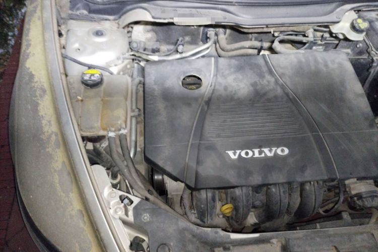 Used Volvo S40 2011 2.0L Automatic ZhiShang Edition Engine Bay Right