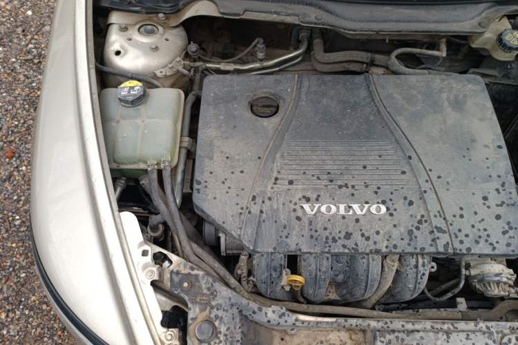 Used Volvo S40 2011 2.0L Automatic ZhiShang Edition Engine Bay Right