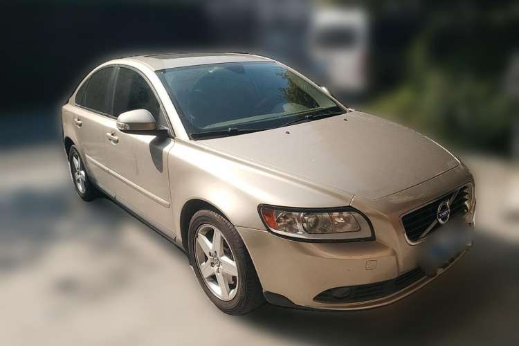 Used Volvo S40 2011 2.0L Automatic ZhiShang Edition Front Right 45 Deg