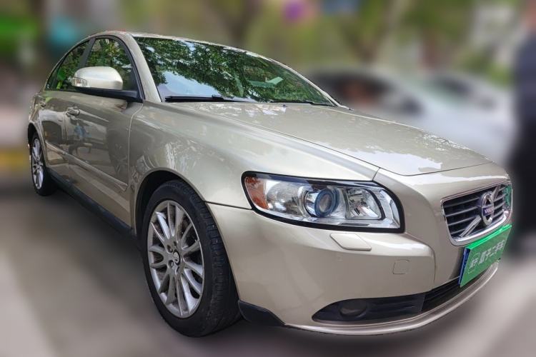Used Volvo S40 2011 2.0L Automatic Zhiya Edition Front Right 45 Deg