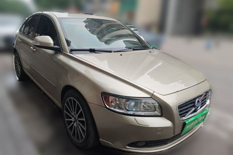 Used Volvo S40 2011 2.0L Automatic Zhiya Edition Front Right 45 Deg