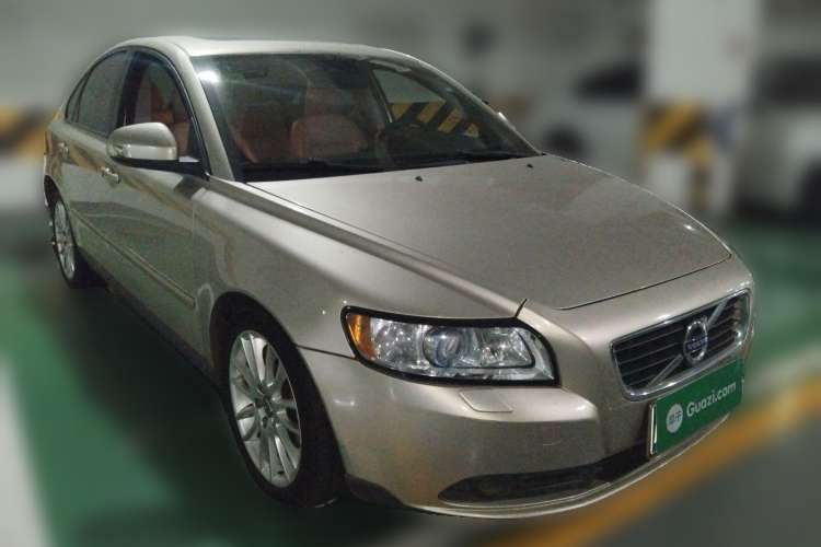 Used Volvo S40 2011 2.0L Automatic Zhiya Edition Front Right 45 Deg