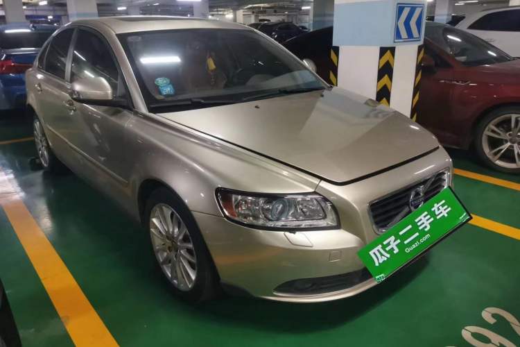Used Volvo S40 2011 2.0L Automatic Zhiya Edition Front Right 45 Deg