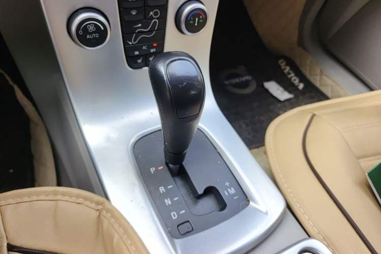 Used Volvo S40 2011 2.0L Automatic Zhiya Edition Gear Lever