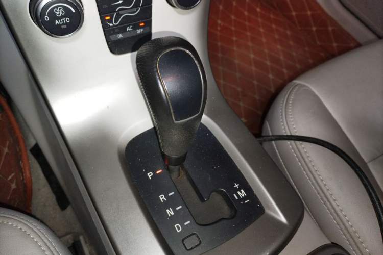 Used Volvo S40 2011 2.0L Automatic ZhiShang Edition Gear Lever