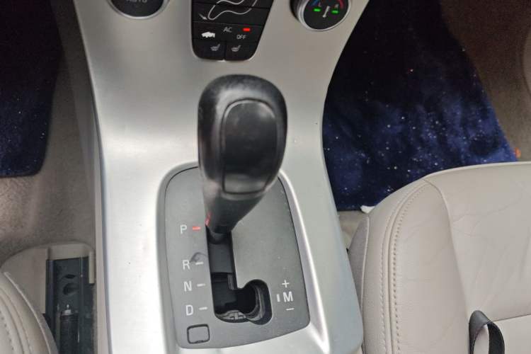 Used Volvo S40 2011 2.0L Automatic Zhiya Edition Gear Lever