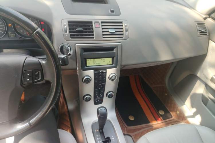 Used Volvo S40 2011 2.0L Automatic ZhiShang Edition Gear Lever