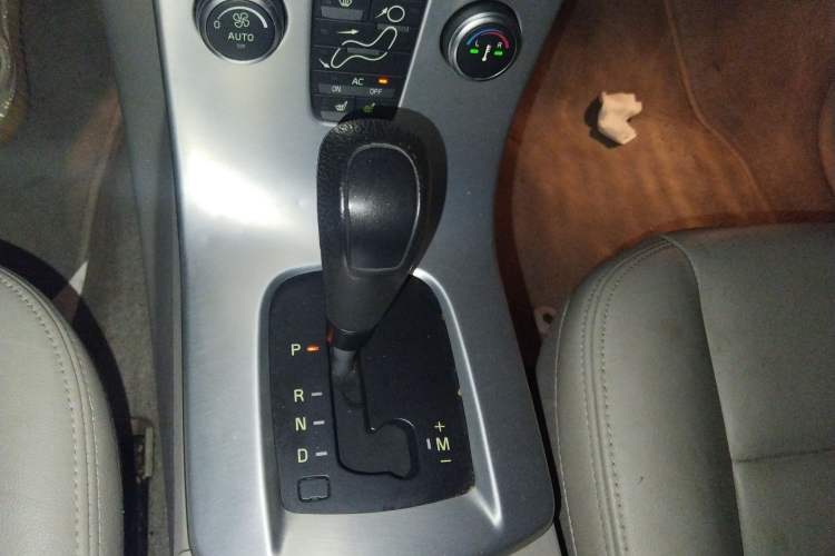 Used Volvo S40 2011 2.0L Automatic Zhiya Edition Gear Lever