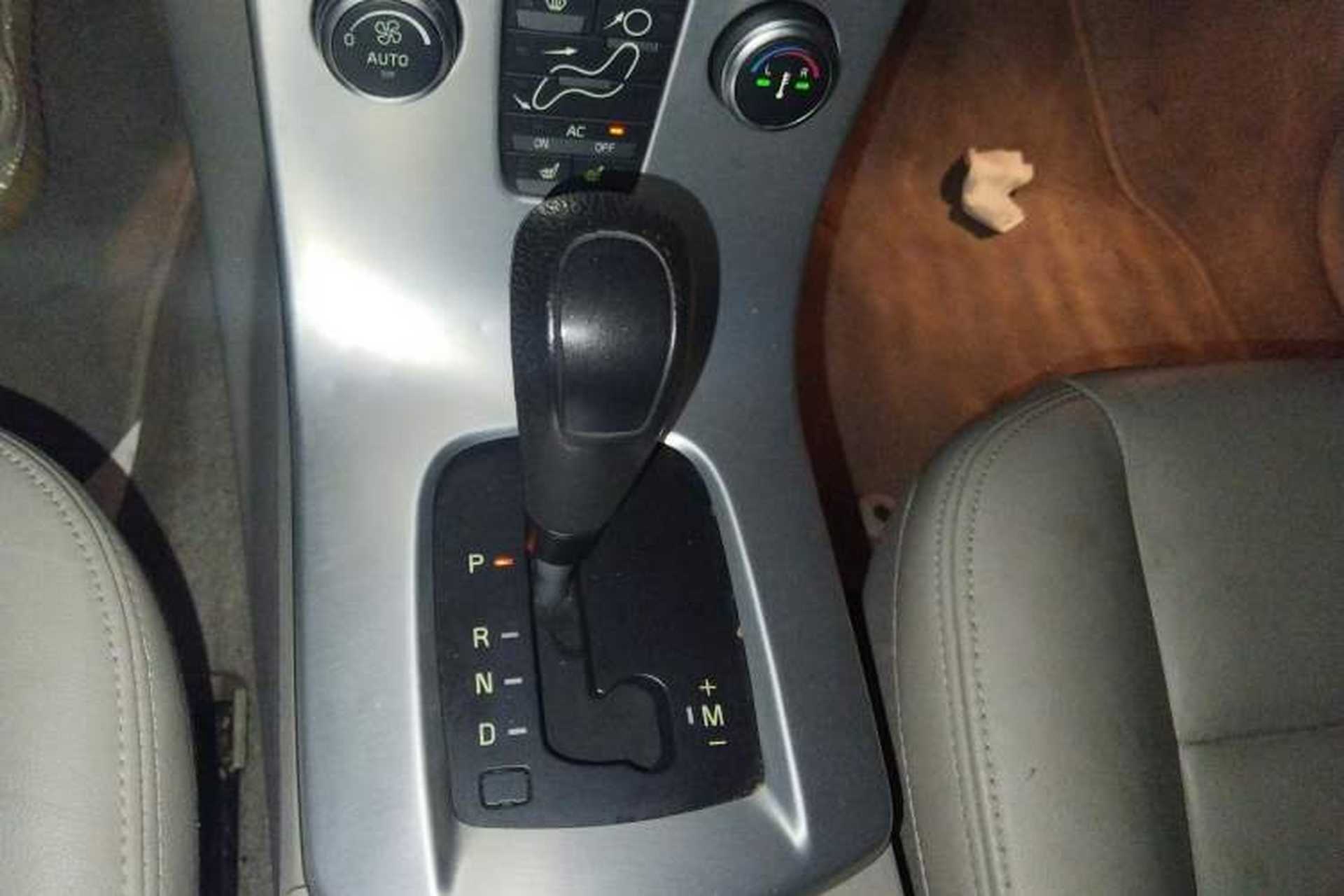 Used Volvo S40 2011 2.0L Automatic Zhiya Edition Gear Lever
