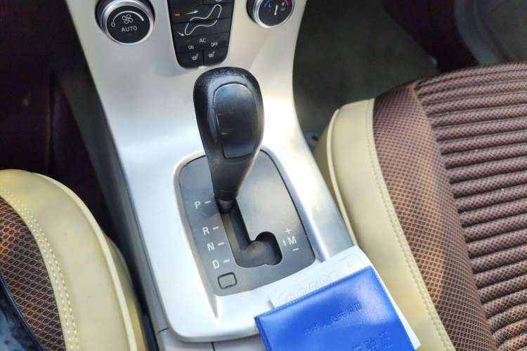 Used Volvo S40 2011 2.0L Automatic Zhiya Edition Gear Lever