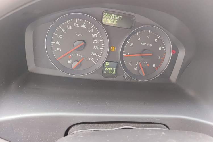 Used Volvo S40 2011 2.0L Automatic Zhiya Edition Odometer Close Up