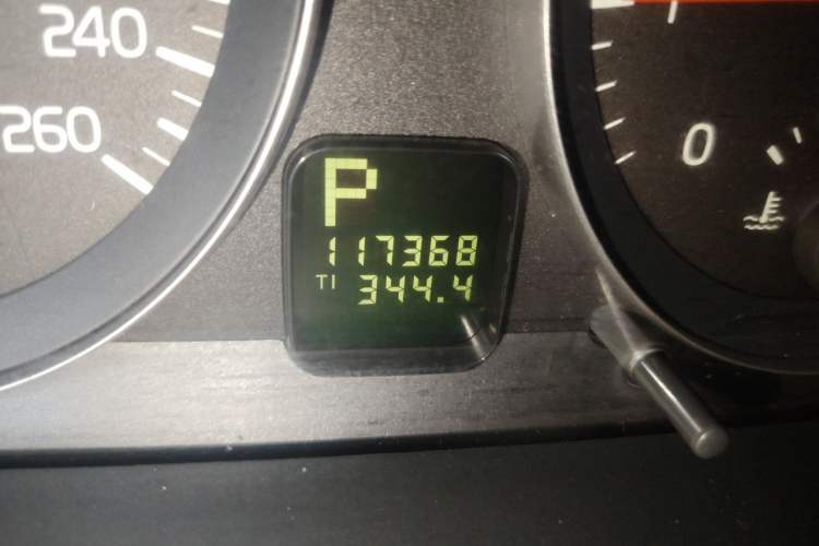 Used Volvo S40 2011 2.0L Automatic ZhiShang Edition Odometer Close Up