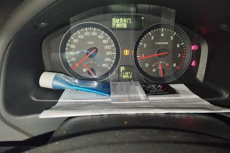 Used Volvo S40 2011 2.0L Automatic Zhiya Edition Odometer Close Up