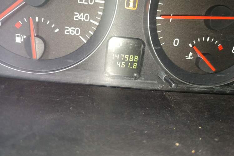 Used Volvo S40 2011 2.0L Automatic ZhiShang Edition Odometer Close Up