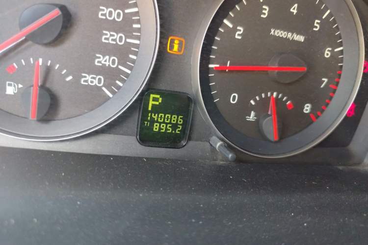 Used Volvo S40 2011 2.0L Automatic Zhiya Edition Odometer Close Up
