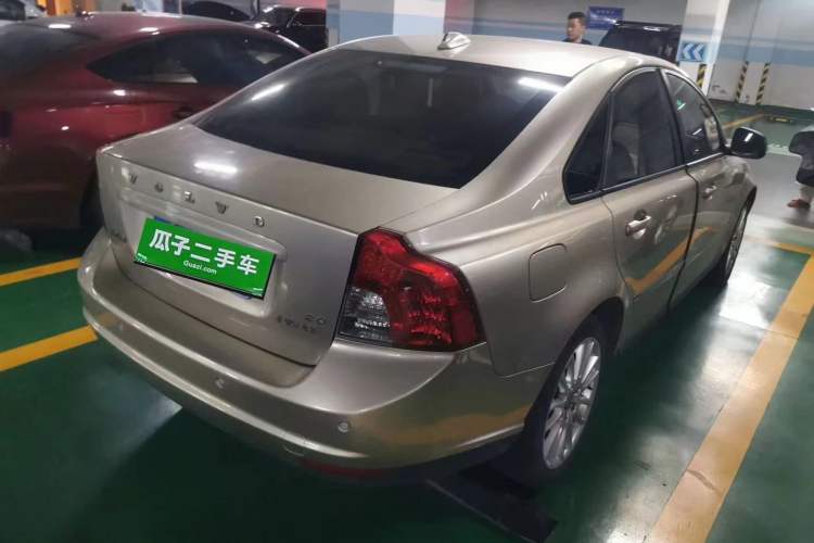 Used Volvo S40 2011 2.0L Automatic Zhiya Edition Rear Right 45 Deg
