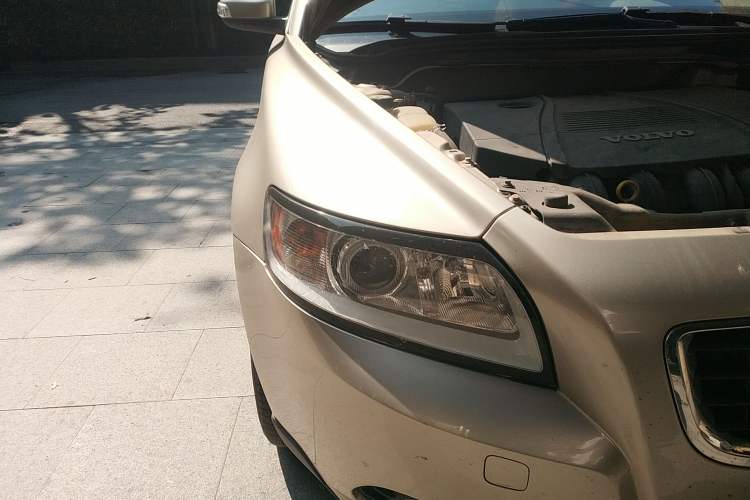 Used Volvo S40 2011 2.0L Automatic ZhiShang Edition Right Front Headlight