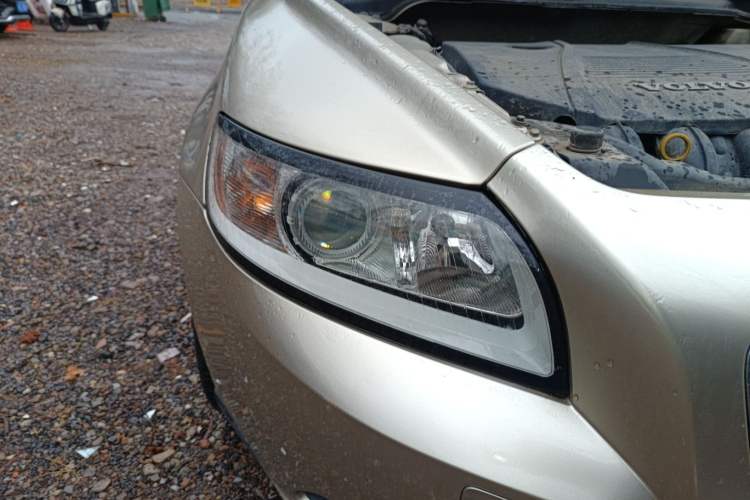 Used Volvo S40 2011 2.0L Automatic ZhiShang Edition Right Front Headlight