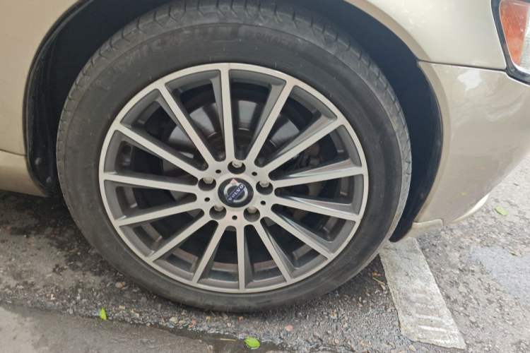 Used Volvo S40 2011 2.0L Automatic Zhiya Edition Right Front Wheel Hub