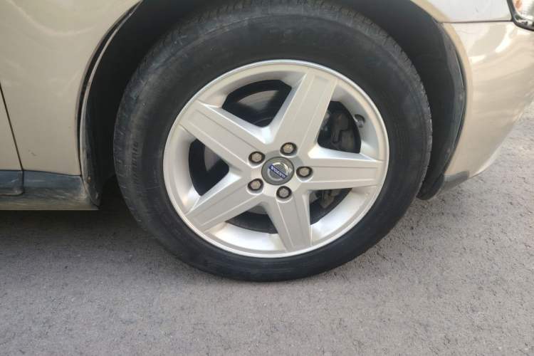 Used Volvo S40 2011 2.0L Automatic ZhiShang Edition Right Front Wheel Hub