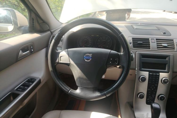 Used Volvo S40 2011 2.0L Automatic ZhiShang Edition Steering Wheel