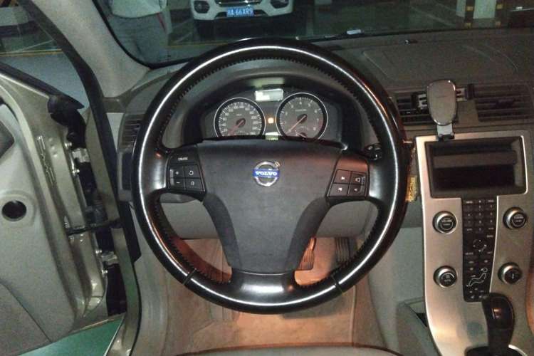 Used Volvo S40 2011 2.0L Automatic Zhiya Edition Steering Wheel