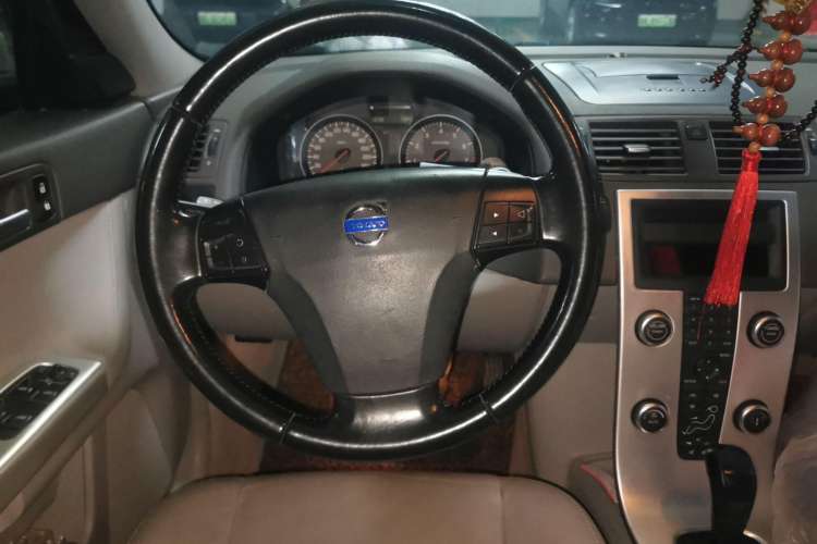 Used Volvo S40 2011 2.0L Automatic Zhiya Edition Steering Wheel