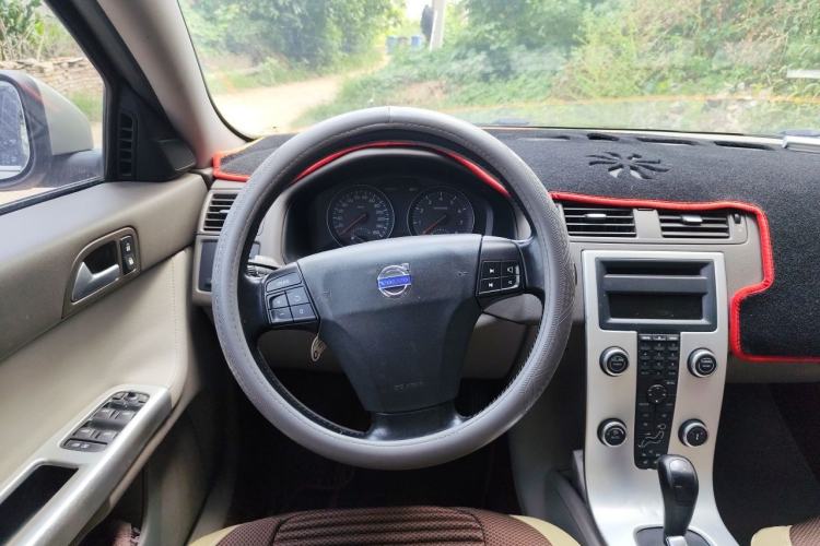 Used Volvo S40 2011 2.0L Automatic Zhiya Edition Steering Wheel