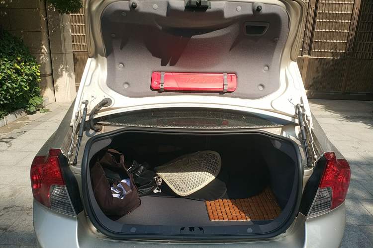 Used Volvo S40 2011 2.0L Automatic ZhiShang Edition Trunk