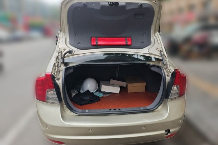 Used Volvo S40 2011 2.0L Automatic Zhiya Edition Trunk