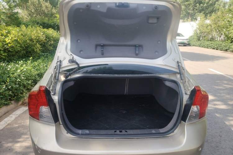 Used Volvo S40 2011 2.0L Automatic ZhiShang Edition Trunk