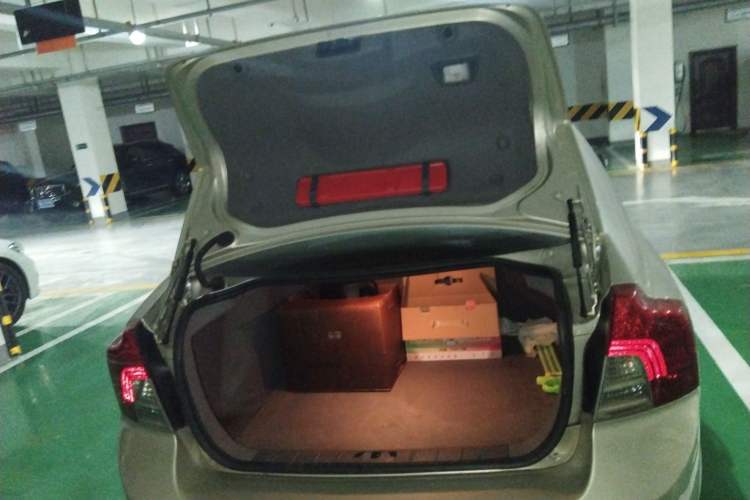 Used Volvo S40 2011 2.0L Automatic Zhiya Edition Trunk