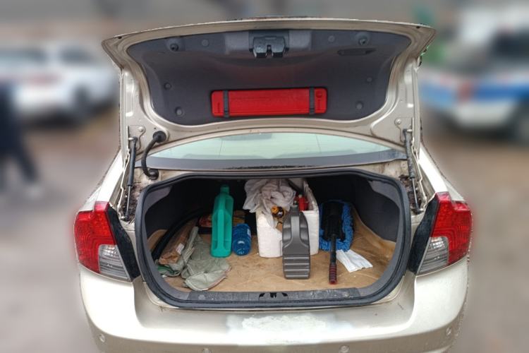 Used Volvo S40 2011 2.0L Automatic ZhiShang Edition Trunk