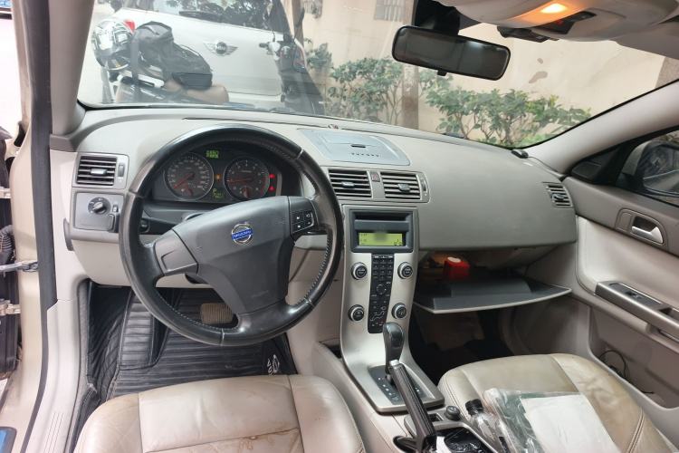 Used Volvo S40 2011 2.0L Automatic ZhiShang Edition Center Console