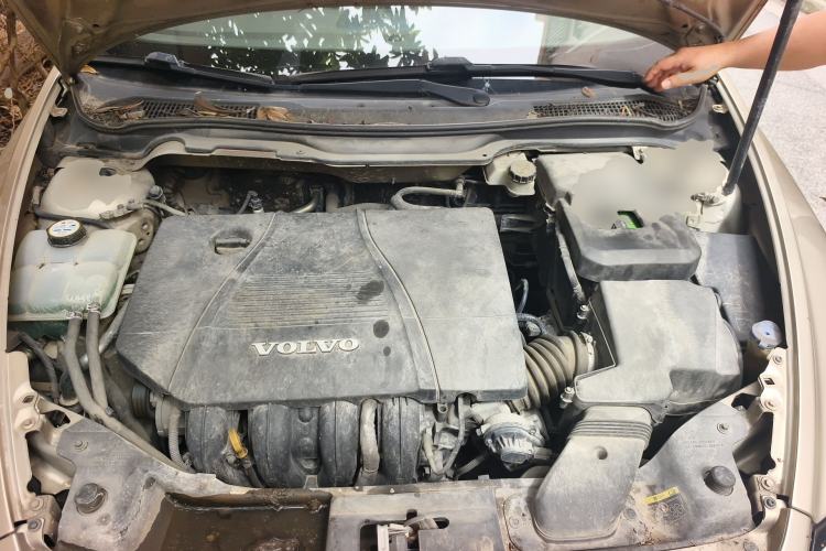 Used Volvo S40 2011 2.0L Automatic ZhiShang Edition Engine Bay