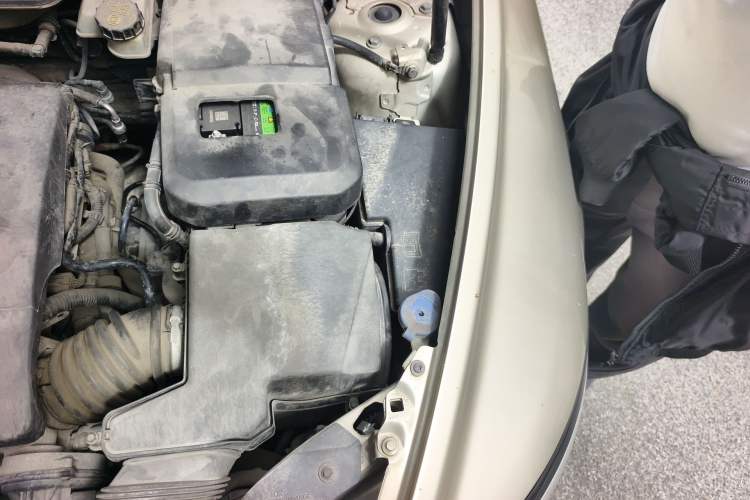 Used Volvo S40 2011 2.0L Automatic ZhiShang Edition Engine Bay Left