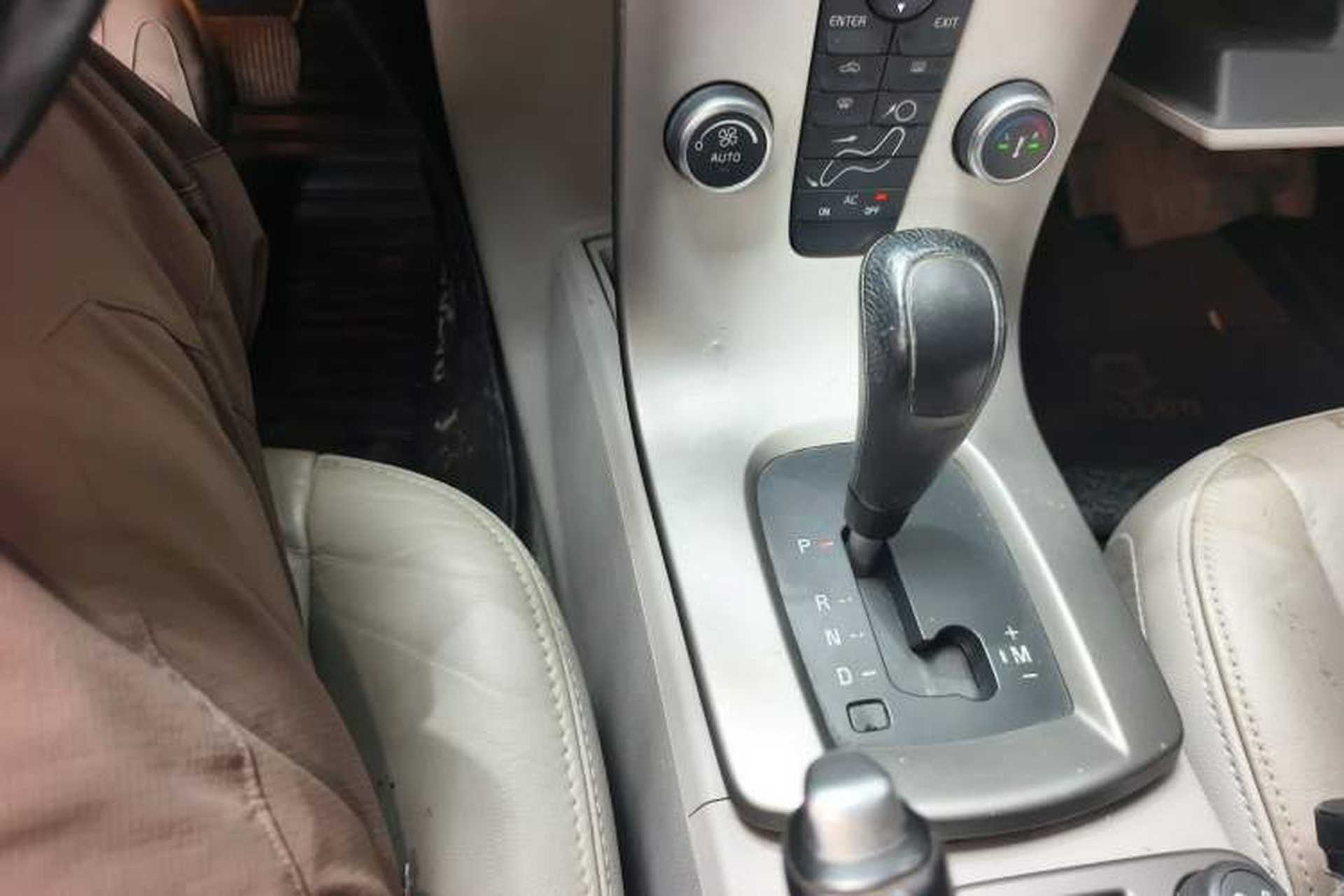 Used Volvo S40 2011 2.0L Automatic ZhiShang Edition Gear Lever